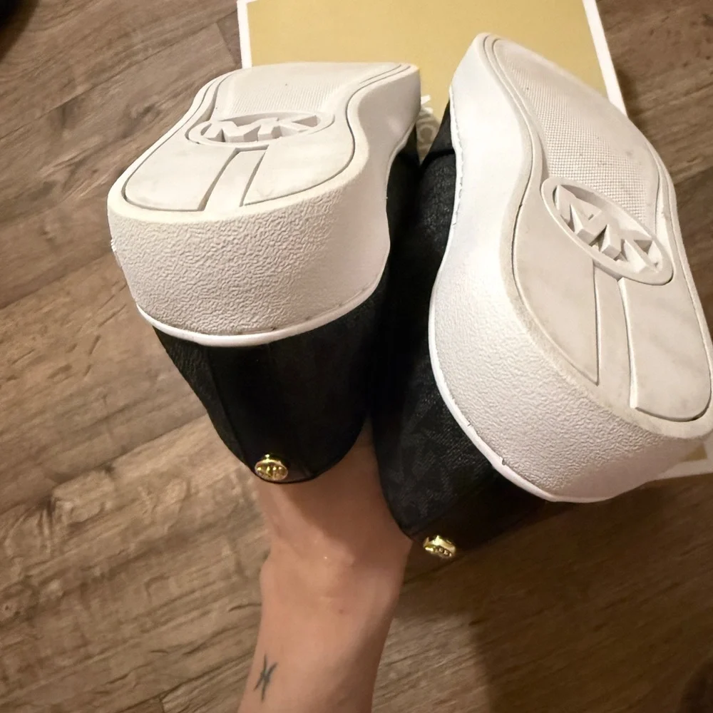 Michael Kors women’s size 8 black leather Keaton slip ons